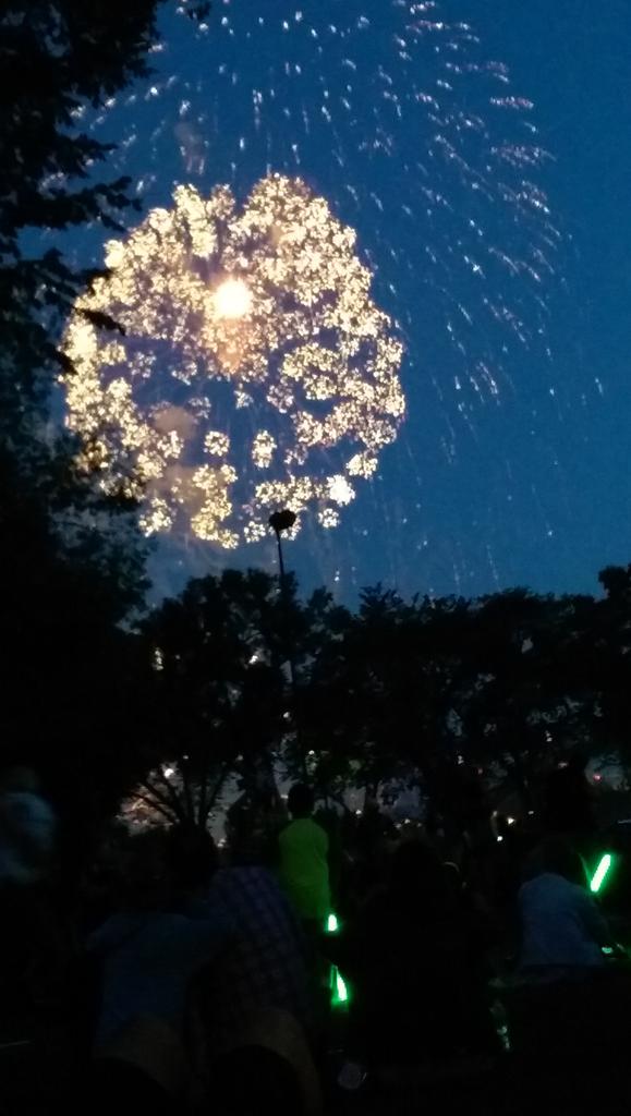 Social_Moi's tweet image. Beautiful fireworks display at #ableg for #CanadaDay2015! #yeg