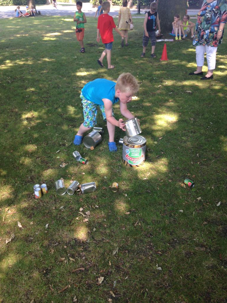 Bassmits_BW's tweet photo. (1/2) Een leuke fotoreportage van vanmiddag! Bewegen en spelen in het park bij @CSODePrinsenhof @BeweegWijs http://t.co/mqxPGZKLOr