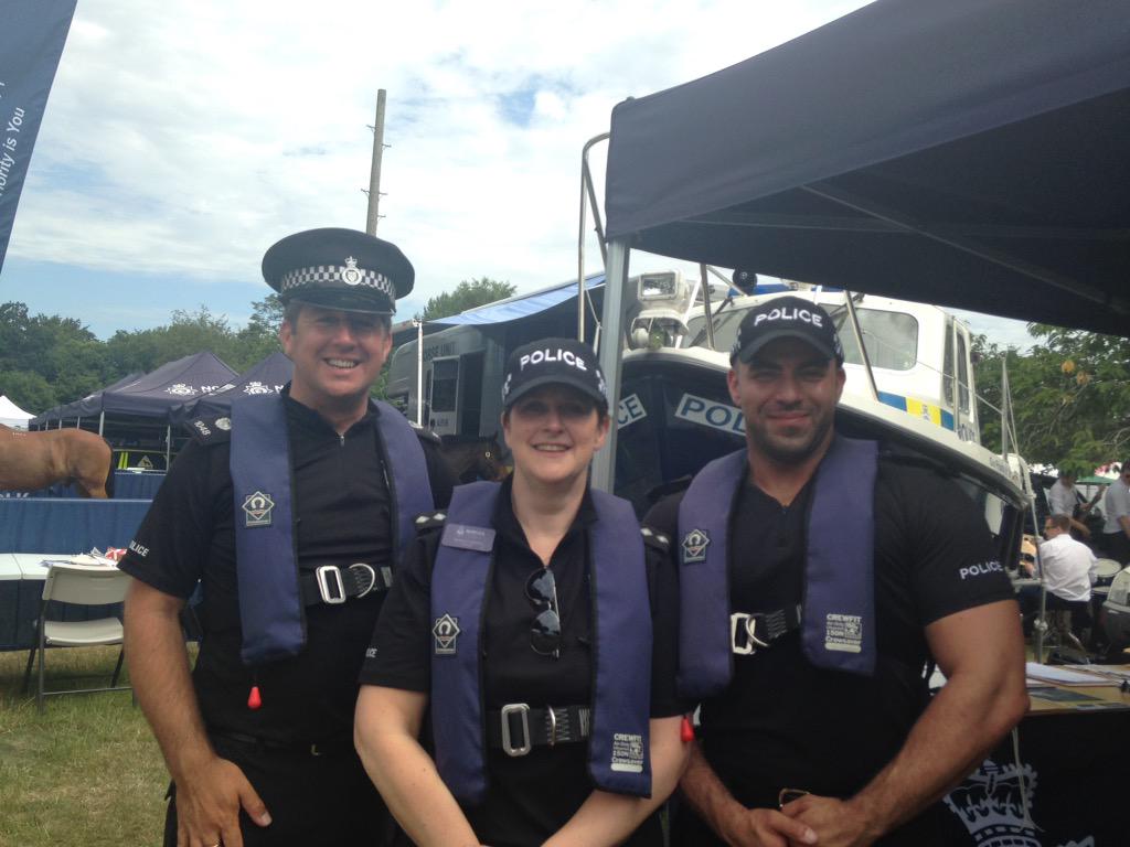 rosamcmahon's tweet photo. Great to see @BroadsBeat team at the #NorfolkShow. #selfieswithcops @EDP24 http://t.co/GLMC7SCCuV