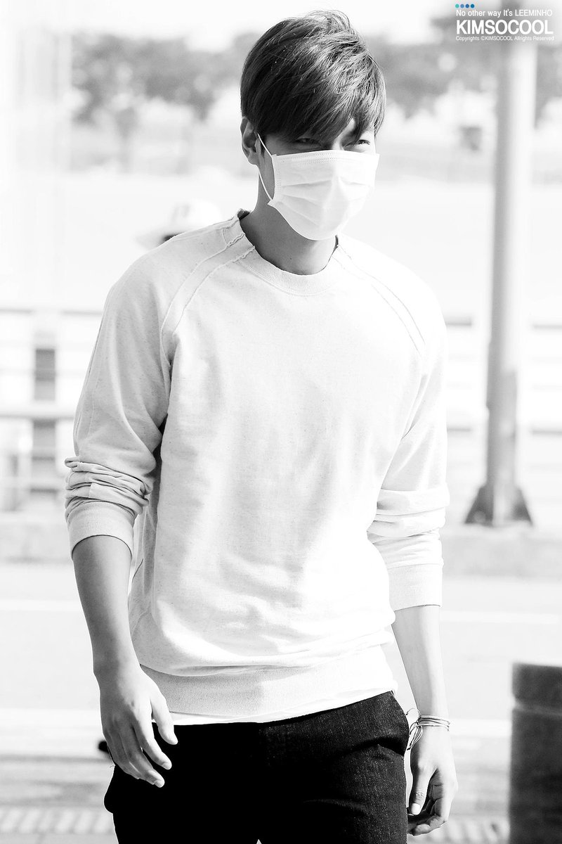 iamkimsocool's tweet photo. (♥) 150702 인천공항 : #이민호 백만년만에 공항 ^_^ 안뇽! 
@ActorLeeMinHo  오랫만에 전신 훑.ㅎ
(http://t.co/odp71tUvcd)(http://t.co/7qKiC3hd01) http://t.co/yL2ycHHuhi
