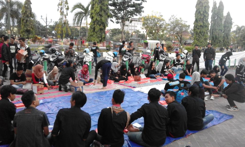 SM_Antasari's tweet photo. :-* RT @UKM_BMG: Ngabuburit bersama UKM MUSIK se banjarmasin  @MG_Poliban @SM_Antasari @HIMAPEMSI_  @ukmband_uniska http://t.co/Y07uYrdisL