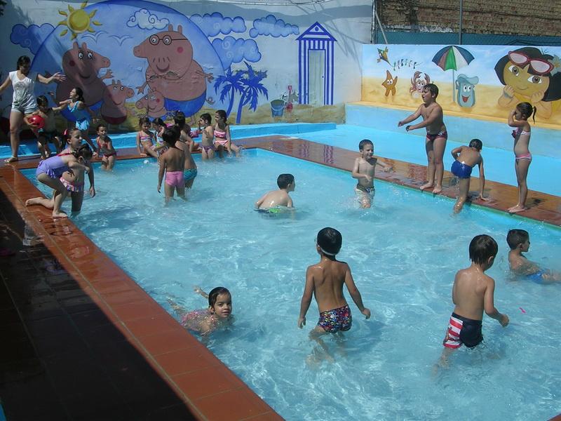 AytoHuevar's tweet photo. Hoy ha dado comienzo en la piscina municipal la escuela de verano con una gran participación de niños y niñas #Huévar http://t.co/MNzRQxN2T9