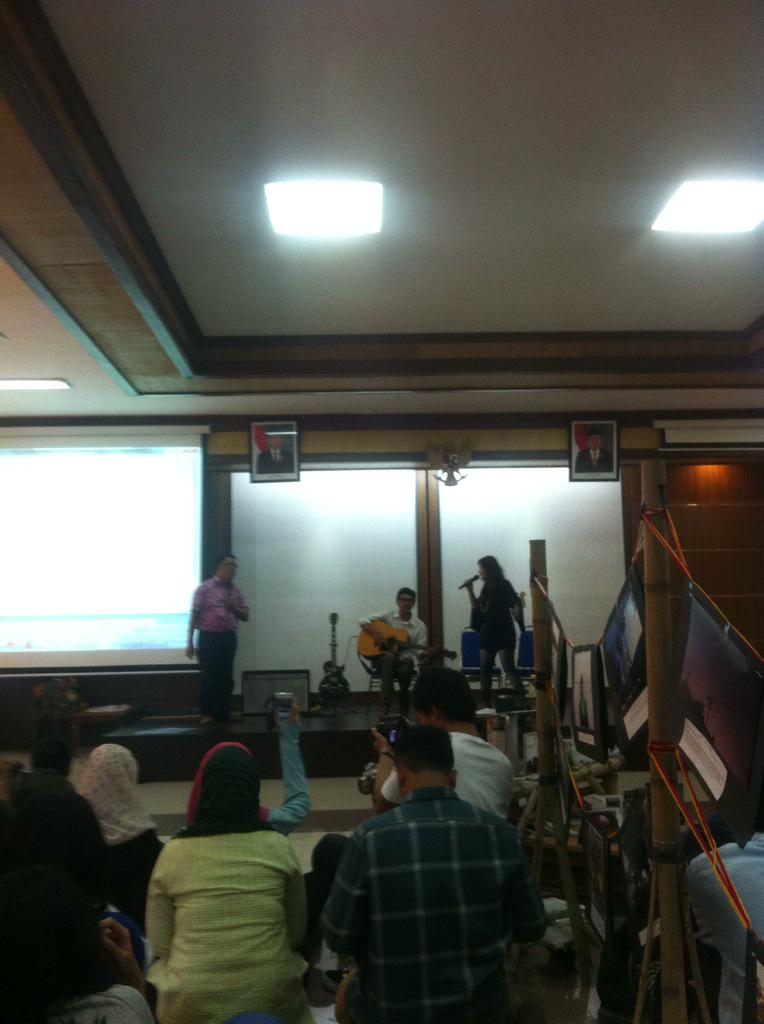 Mas yayan dan mas rendi on stage!!!