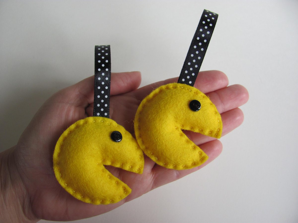 BrimbleDorset's tweet photo. @SmileyBumMakes we both have a love of the 80's!!! #retro #pacmanrules http://t.co/G4uA6A7KgQ