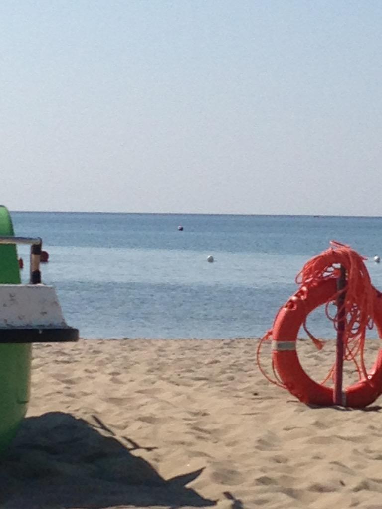 Angiu12's tweet photo. Al mare con @JESTOofficial nelle cuffie #MHILA2✨💕Vieni che ti offro na cosetta da bere😏✨ http://t.co/8kZiPDrLzP