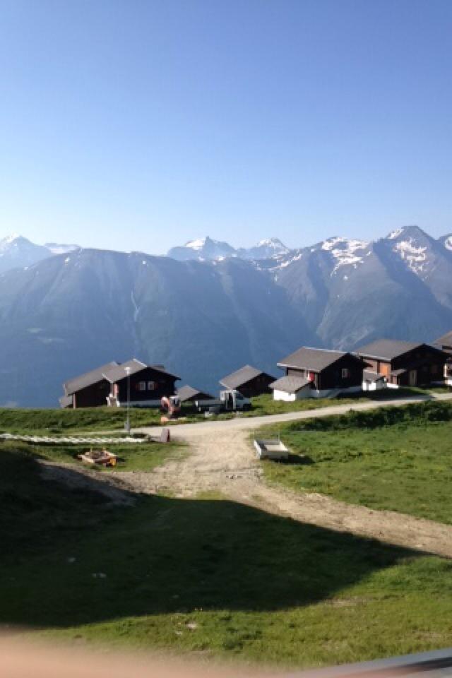 jackdixon1312's tweet photo. Day 1 in Switzerland.. Woke up to worse views to be fair http://t.co/VLXeG8GKr0