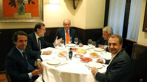 Rajoy le monta una cena al rey e invita a Aznar, González y Zapatero publico.es/politica/rajoy…