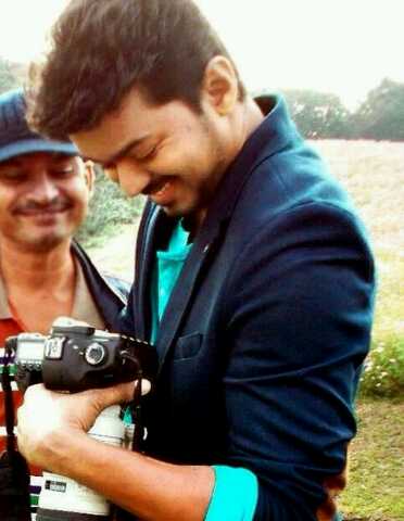 RamDaaaa's tweet image. பத்து போட்டோ எடுத்தன்,எல்லாமே வெறும் கருப்பா தெரியுது

யோவ் மொதல்ல லென்ஸ் அ ஓப்பன் பண்ணுயா