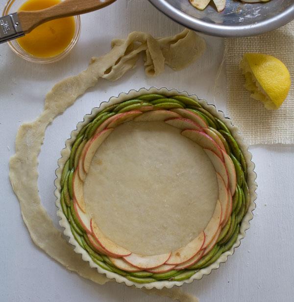 basemkeels's tweet photo. Rose Apple Pie With Bourbon Glaze Really Nice #reciperehab See the full recipe http://t.co/Q0wstbRbr0Â  http://t.co/6zIyf6syQi