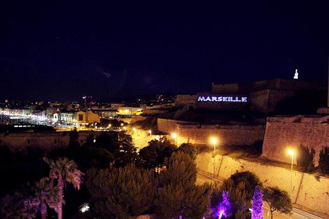 Et si vous vous offriez la plus belle vue de #Marseille avant d'aller à <a href="/MarsRockIsland/">Marseille RockIsland</a> ? enmodebonheur.fr/2015/07/dantes… #bar