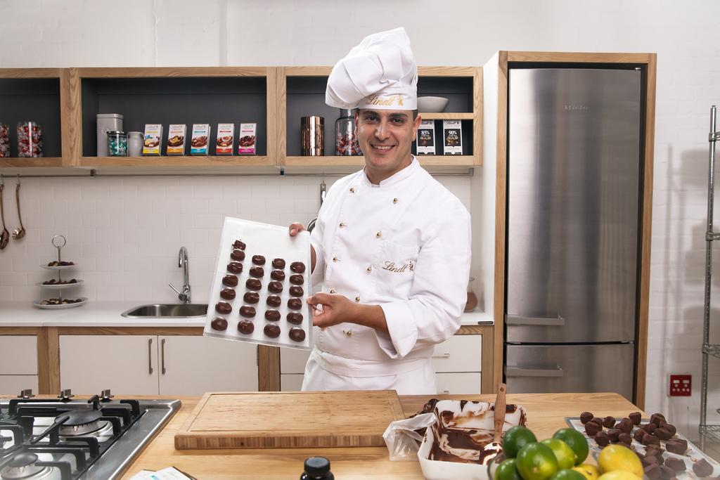 SpiceGoddess143's tweet image. Check out @yuppiechef and @LindtSA new online course #LINDTCreateOff