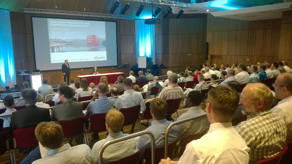 WelkerPeter's tweet photo. Thomas Mauch von der DeuBa und Frank Ferro zum Thema Regulatorik und Digitalisierung auf dem #Schwabengipfel2015 http://t.co/i0zkJjVgYk