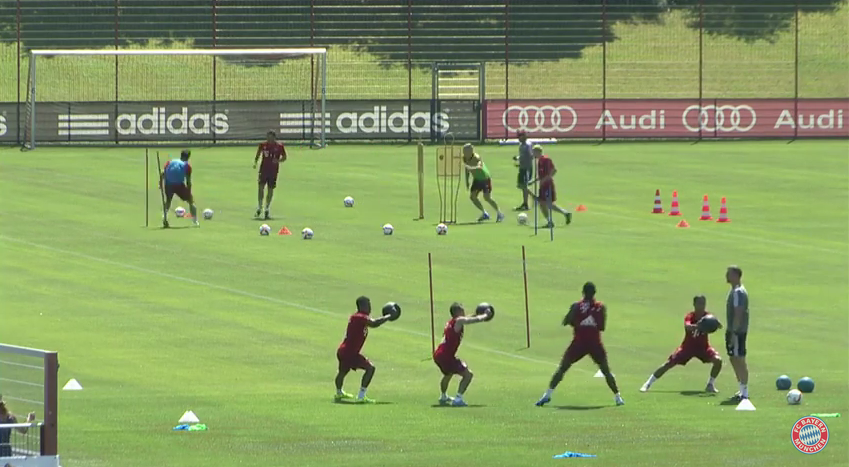 jlmartinsaez's tweet photo. Pretemporada Bayern de Munich: Sesión 1
http://t.co/ay6jfgvsKJ http://t.co/UjHOmVKxfz
