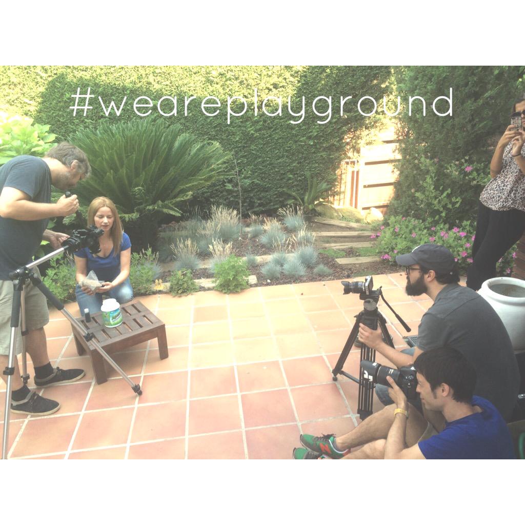 PlaygroundTV's tweet photo. Haciendo lo que más nos gusta...adivinas qué es? ;) #rolling #weareplayground http://t.co/aSiN1jIOdA