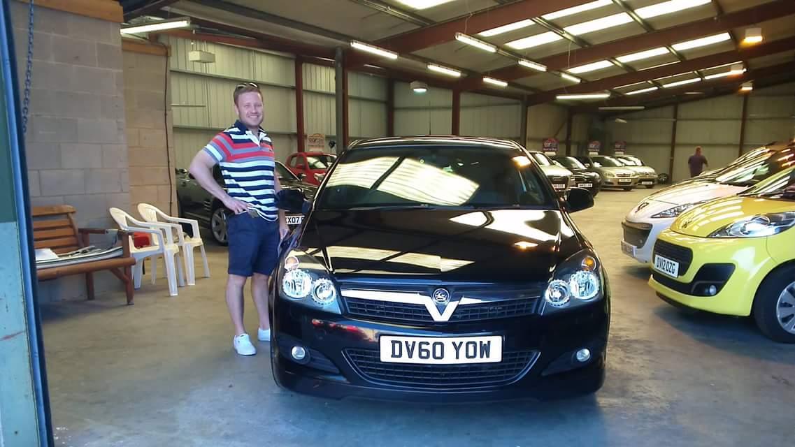 CargoHudd's tweet photo. This was Mike earlier in the week. Another completely satisfied customer leaving Cargo Huddersfield!  Happy motoring! http://t.co/awukbF7cvv
