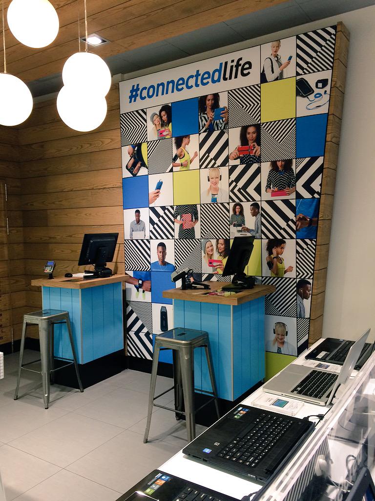 thewindowspace's tweet image. @hi_online_ your new winter campaign is now up in all stores:) #connectedlife #technology #vm #campaign