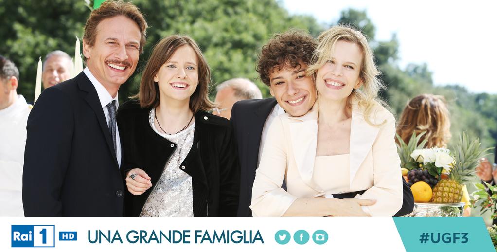 Come vanno le vacanze estive? Noi ci stiamo riposando e intanto sfogliamo l'album del matrimonio di Laura. :) #ugf3