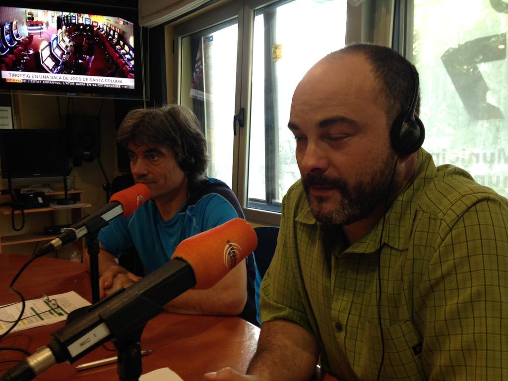 PontdeMahoma's tweet photo. Moments del programa d'avui..! Amb @ritchiefmtw, @JordiMena, Josep M. Bonachí i @pepsunye a @tarragonaradio #escalada http://t.co/vaWp57tyyW