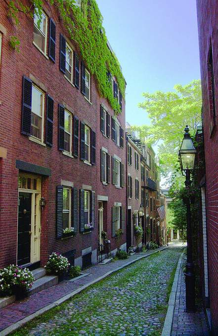 Yay it's cooler today at <a href="/The_RHS/">The RHS</a> #hamptoncourtflowershow! See a little of Beacon Hill, Boston at the <a href="/VisitMA/">Visit Massachusetts</a> garden