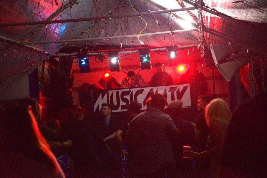luke_welsh's tweet photo. lookin forward2 DJing @Buntsfest Sat w @djrossmac @Specialmc1 @RobertTaylorAX @DeanAnderson21 @mrbuzzhard @danthedrum http://t.co/Rt3xligoBs