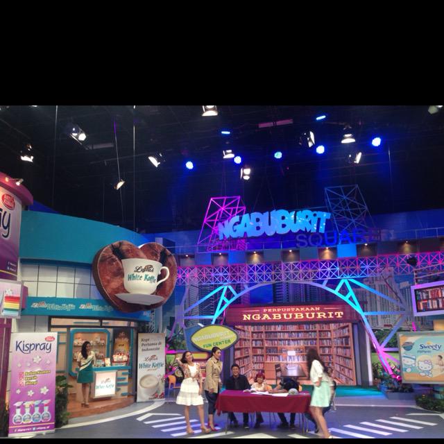 Impros_TransTV's tweet photo. Wahh ada geng cewek galak nih ada ola ramlan, ariel tatum, sama bu ayu dewi. #bonekamampangband http://t.co/i9r3sSvi4t