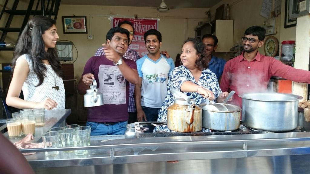 Prasad_garbhe's tweet photo. #वाजलाचपाहीजे_गेम_की_शिनेमा 
Promotional activity @ Salim Chai Katta, Nashik 
#Fun #Majja #ChaiMaking #AartiSolanki http://t.co/LTwV8QvoIv