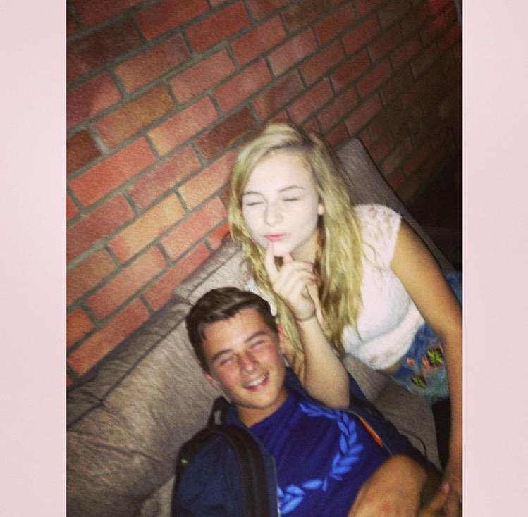 Brett_Steggles's tweet photo. happy 17th bday @milliebuttif4nt have a great day😜🎉🎊🎈 xxx http://t.co/l0Cp0eaouJ