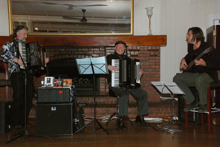 devonvalley's tweet photo. #TBT #memorylane Our #dinnerdances! #JohanStemmet started his music career here - many moons ago! #livemusic http://t.co/k3NXK3W8tZ
