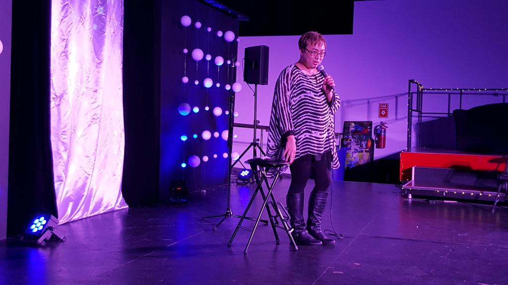 AlyciaCreative's tweet image. @robintran04 in Long Beach performing at the #specialsnowflaketour #robintran #standup