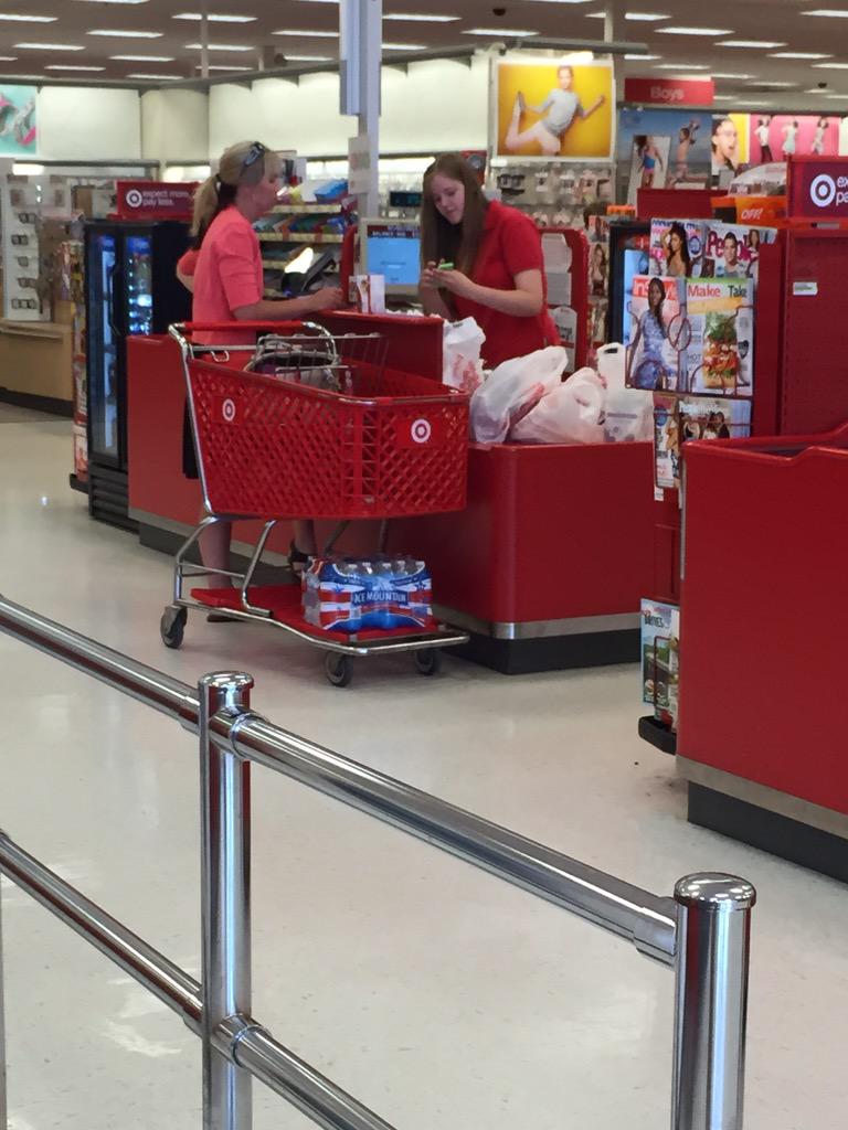 Karrininred's tweet photo. Laura driving brand loyalty! @OliviaMatenaer @abbeyllaine @anndingmantgt #Cartwheel #Grapstyle #TargetStyle http://t.co/3k9qI475Ij