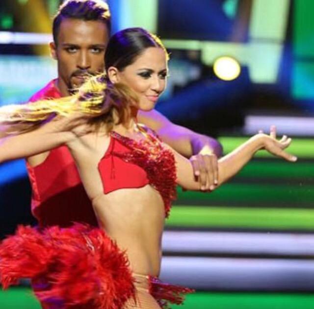 Feliz cumpleaños a nuestra estrella <a href="/Marelissa/">MarelissaHim</a> de parte de todo el equipo de #DancingTVN 🎉🎉🎉