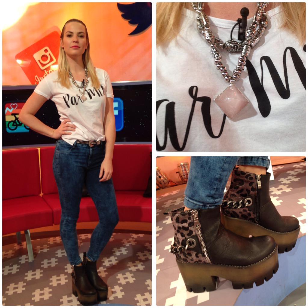 soymuni's tweet photo. Par Mil Top #ELVERDINA collar @Memabuglioni y mis zapatos canchersisimos de @ancayco http://t.co/jMmWG7zH1r