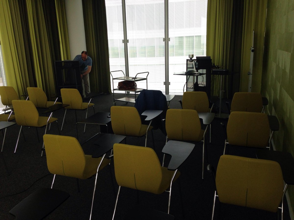 EFF3CTbvba's tweet photo. Getting ready for our last session of our HR Roadshow #reimagineHR http://t.co/RI5ITpFyMy