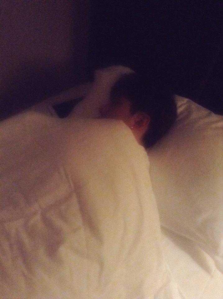 [#기현] 내 침대셀카와 꾸꿍이 자는 침대사진