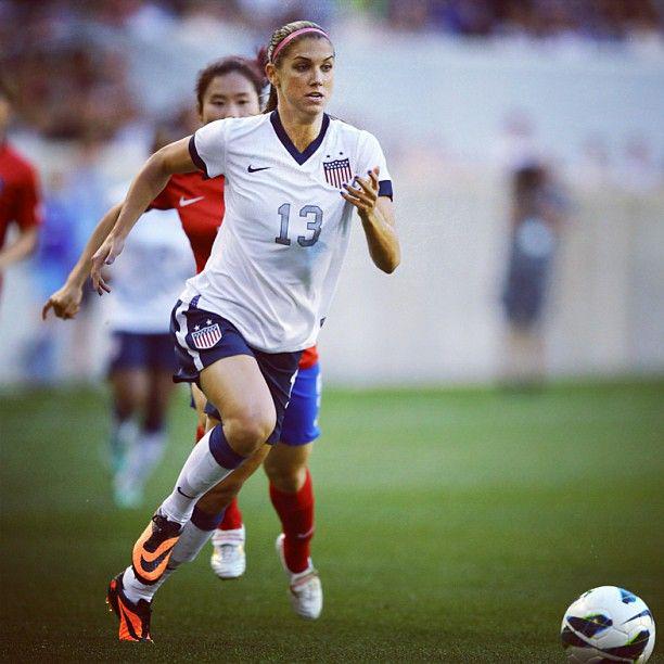Happy birthday to Alex Morgan good luck sunday 
