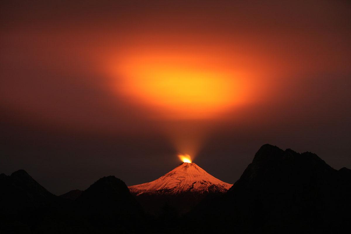 Distinctboxes's tweet image. Volcan Villarrica, Santiago de Chile - © Cristobal Escobar / National Geographic