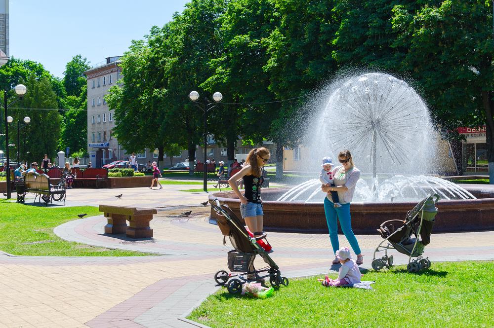 WURenvironment's tweet photo. Wageningen UR geeft 5 Weetjes over Hitte in de Stad #hittestress #stadshitte http://t.co/FuHCmlPSjk http://t.co/UiDv106C1f
