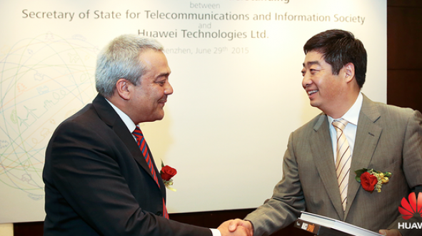 prodigitales's tweet photo. Formación y capacitación en colaboración con el gigante chino #Huawei, más sobre el acuerdo en http://t.co/Z9DFEg6yon http://t.co/KRdcCRoPcd
