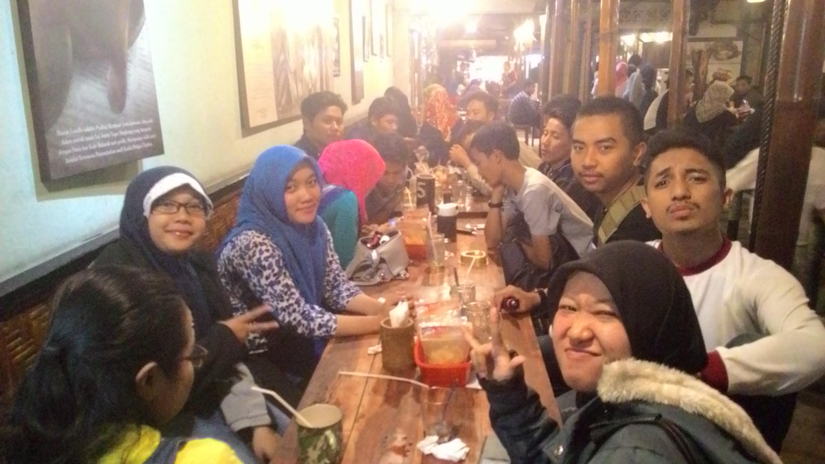 arifabduh's tweet photo. Bukber bersama sahabat sahabat @Kedaiketjil with @hm_sadatt @nafedfakhir2 @Al_MuTashim @septyarma dapid wahab dll!! http://t.co/FMkrY90uOB