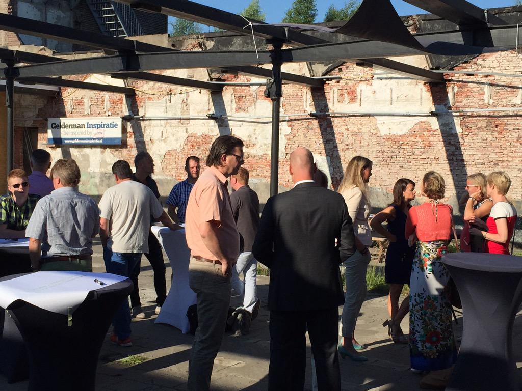 Ondernemers, Onderwijs en Overheid praten over nieuwe manieren van samenwerken en elkaar versterken. #Oldenzaal