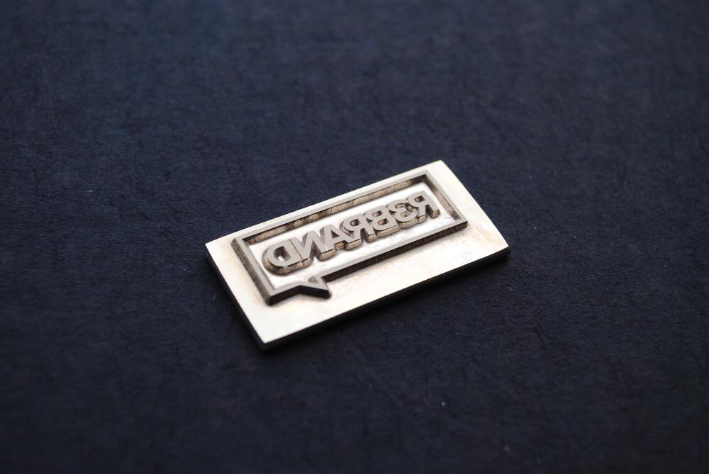 R3BRAND's tweet photo. Hot Foil Cards on Colorplan Stock are very popular for that extra wow when you hand over your business card http://t.co/vxv19u2LjJ