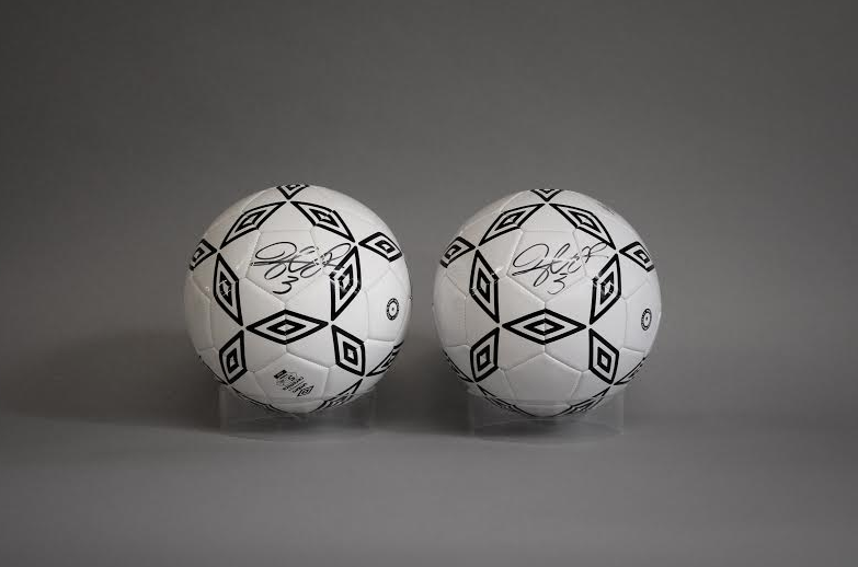 101greatgoals's tweet photo. Win an @umbro football signed by Real Madrid defender Pepe!

Simply RT &amp; Follow for a chance to win! http://t.co/RB3RXrxdjH