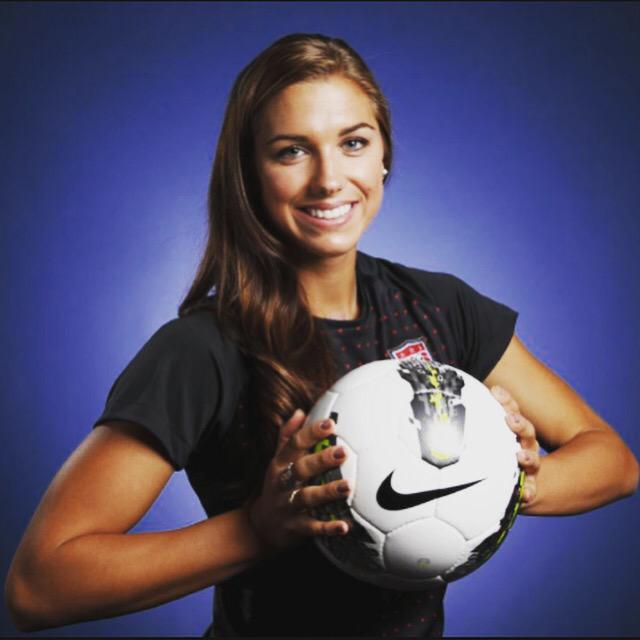 Happy birthday Alex Morgan   ! 