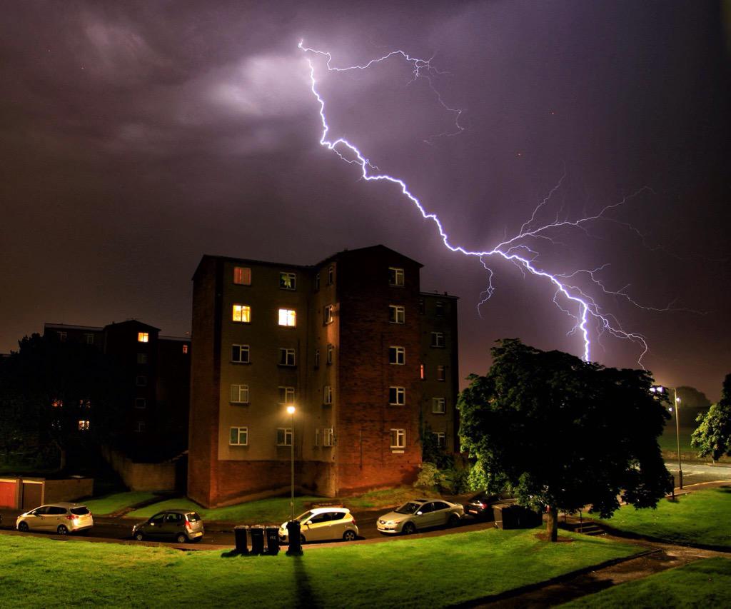 A wee spot of lightning in Dundee last night #lightning #dundee #scotland