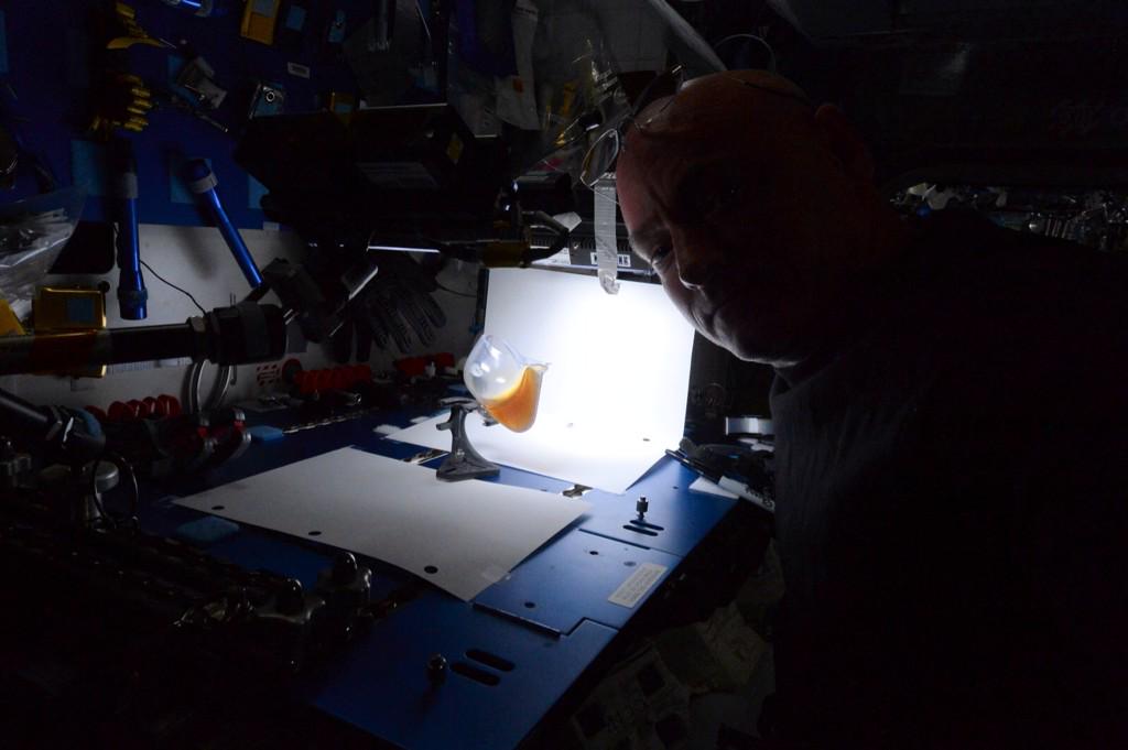 StationCDRKelly's tweet image. Morning #coffee break with my capillary beverage cup of joe. Good morning from @space_station! #YearInSpace