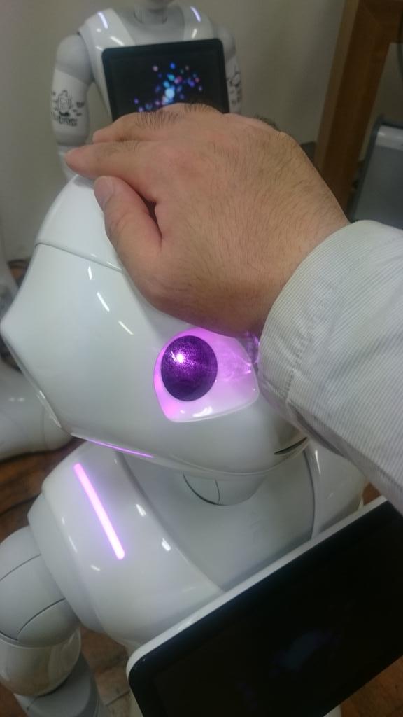ksasao's tweet photo. OS2.3からこうやるとPepperさんがスリープモードに!! #pepperdev http://t.co/cKmdJHEvdu