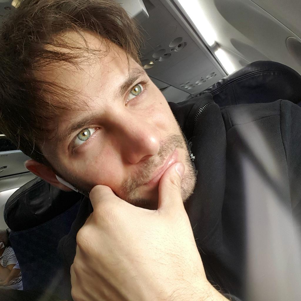 GabrielCFansMty's tweet image. "@gabrielcoronel: Otro vuelo... let's goo..  #Anotherflight http://t.co/QAvcdpSsjA"