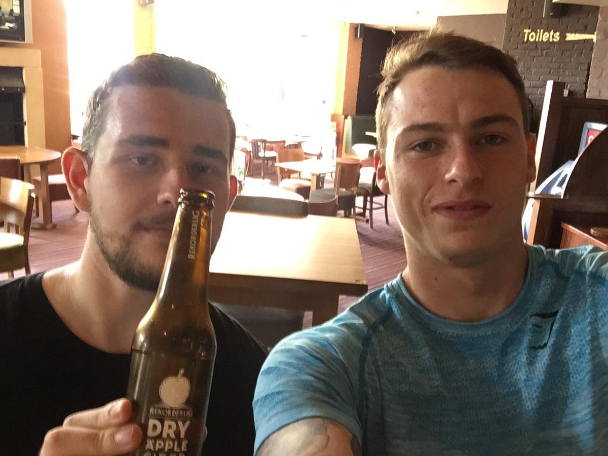 SWICSCW's tweet image. #dryappleselfie enjoying Rekorderlig in this British 22 degrees 👌🏻
