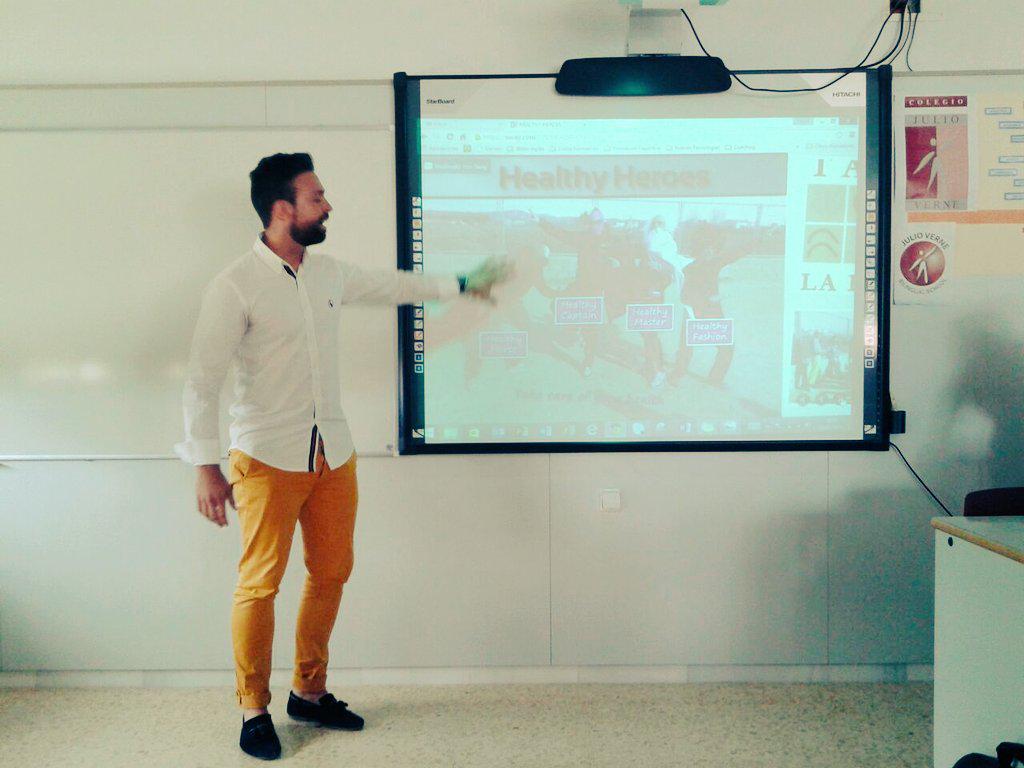 vicentgadea's tweet photo. Exposición del proyecto "Healthy Heroes". Compartiendo experiencias en @GrupoSorolla https://t.co/W6I5SuRaeY http://t.co/6kzsFbJ8j3