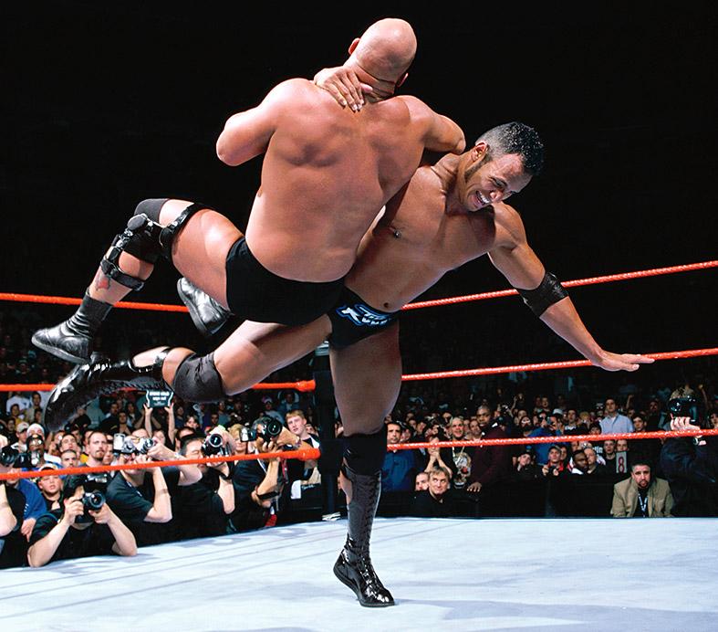 Stone vs. Дуэйн Джонсон WWE. Рестлер Стив Остин скала. Стив Джонсон реслинг. Стив Остин бои реслинг.